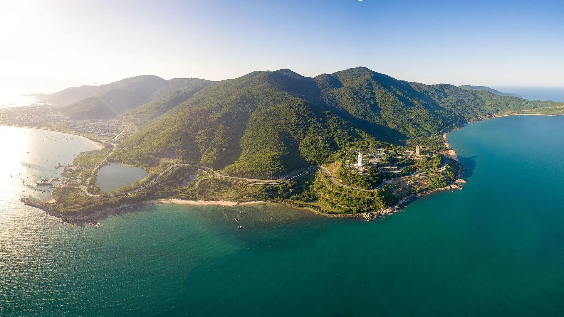 Bán đảo Sơn Trà khi mua vé máy bay Hà Nội Đà Nẵng