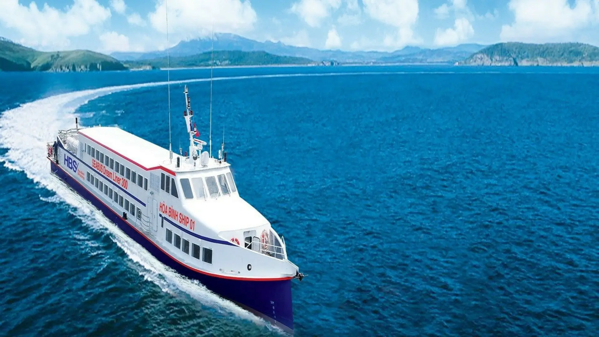 Tàu Hòa Bình Ship rẽ sóng đưa khách đi Hòn Sơn