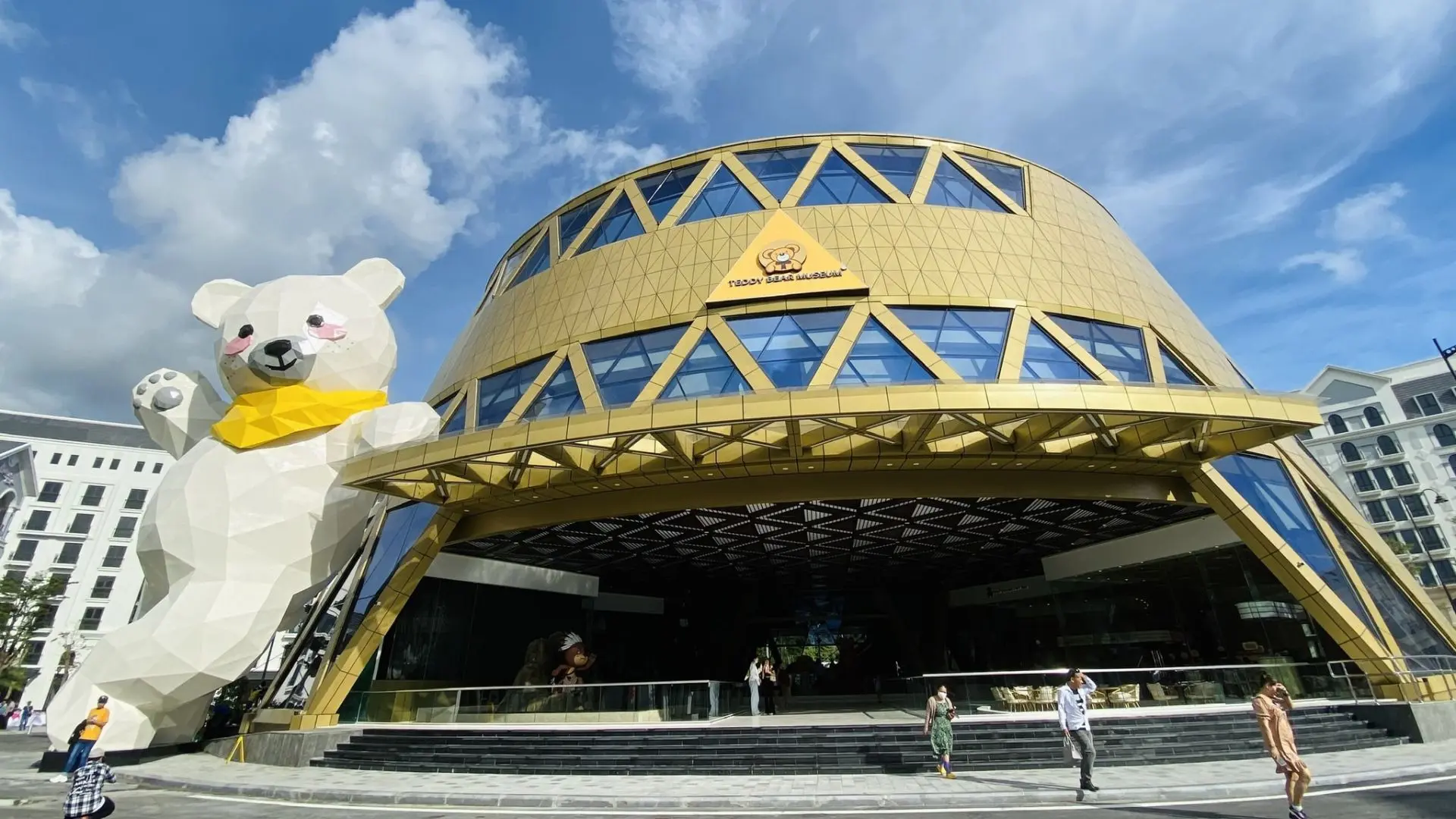 Bảo tàng Gấu Teddy Bear Museum Grand World Phú Quốc kiến trúc hình bánh donut