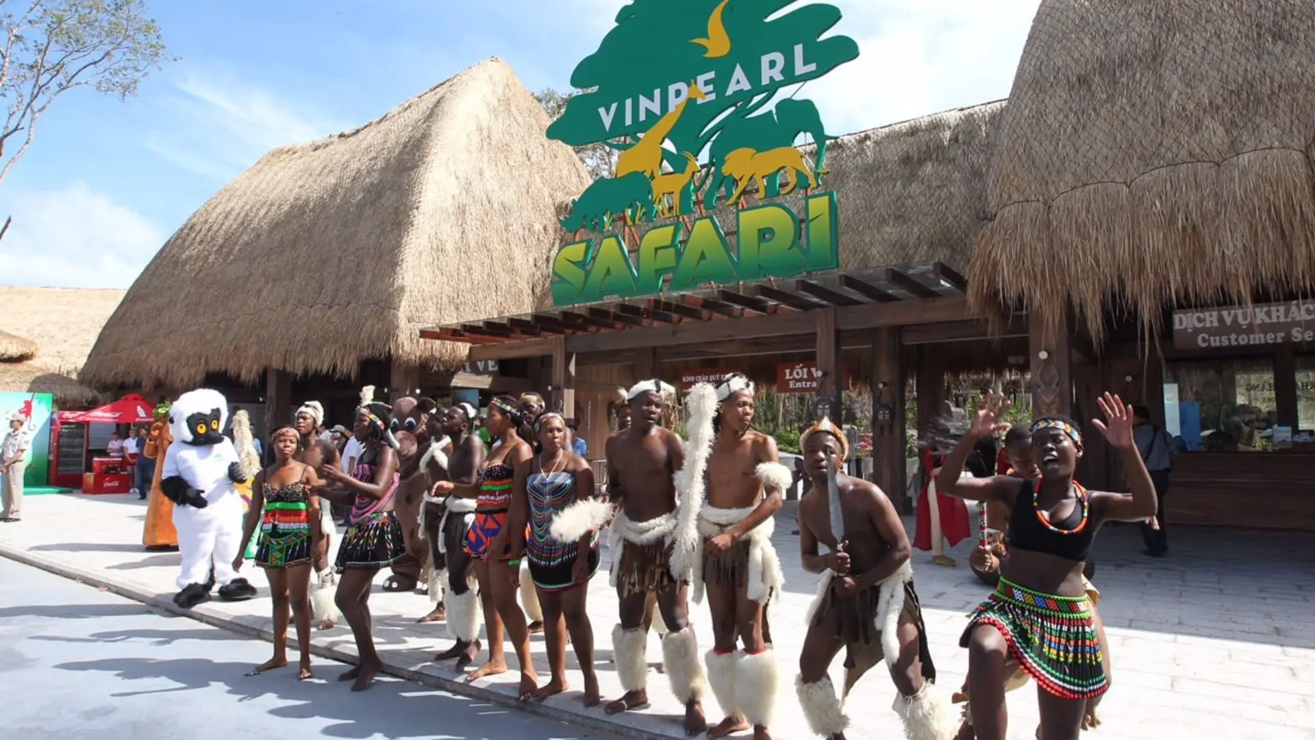 Show diễn nghệ thuật truyền thống tại khu vực Vinpearl Safari Phú Quốc