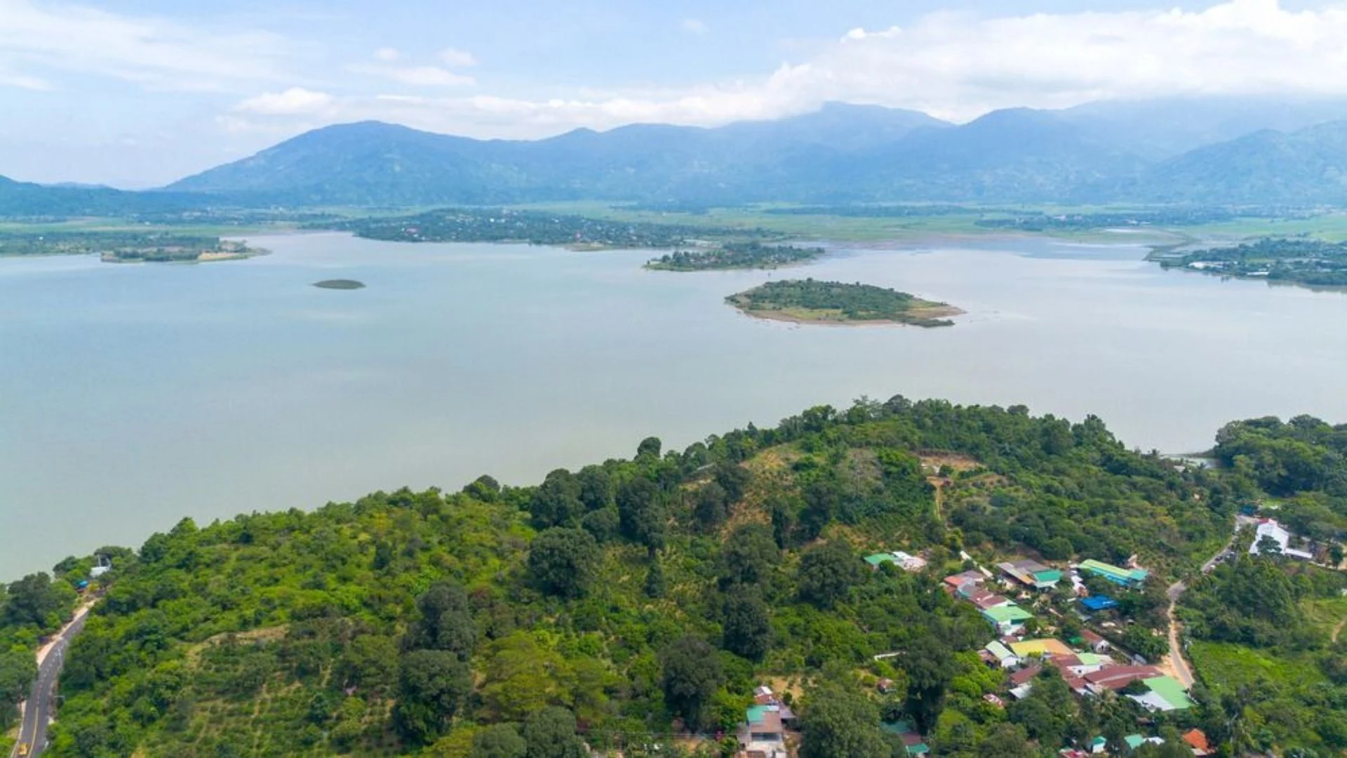 Hồ Lắk khi có vé máy bay Hà Nội Buôn Ma Thuot