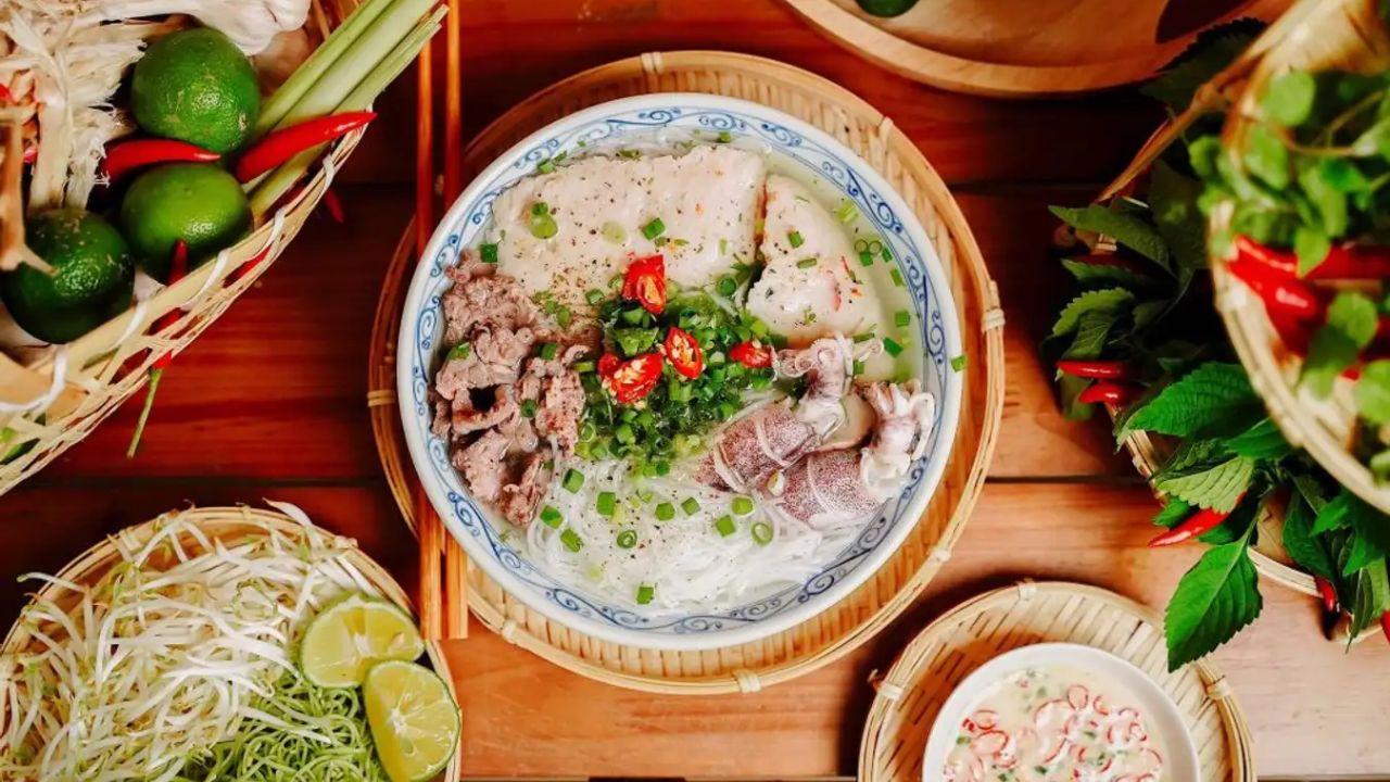 Thưởng thức bún quậy ngon khó cưỡng