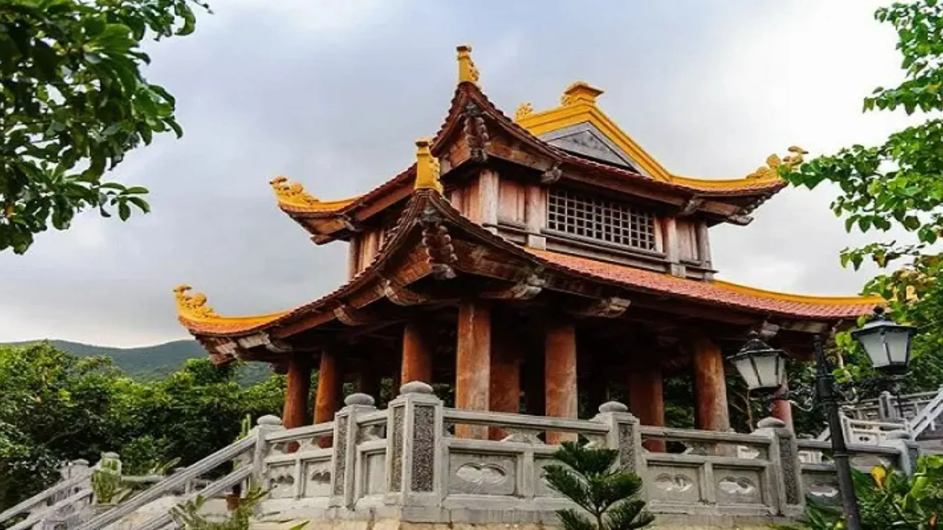 Vân Sơn Tự khi du lịch với vé máy bay Cần Thơ Côn Đảo